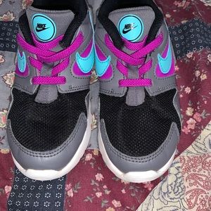 Nike girls toddler shoes.